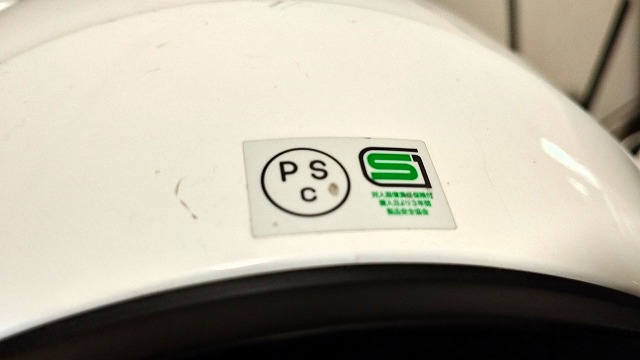 PSCマークとSGマークが付いているHJCのヘルメットの写真
