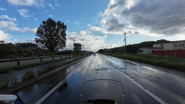雨上がりのオロロンラインをバイクで走る