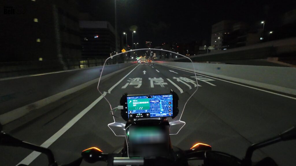 バイク（NC750X）で阪神高速を走っている